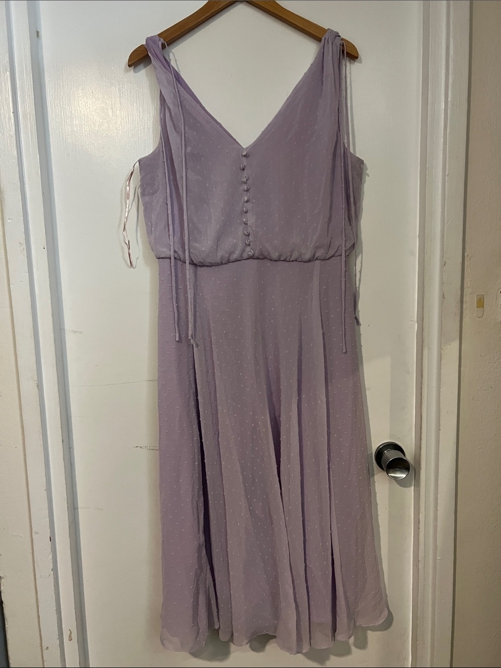 Gal Meets Glam Lavender V-Neck Sleeveless Midi Dress